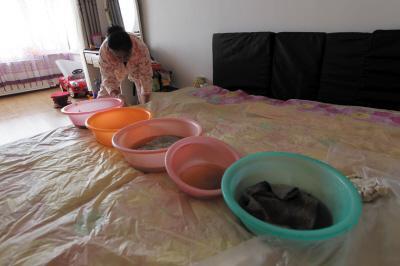 马边楼上漏水，住户失联，小区没物管，业主维权难！律师来支招……